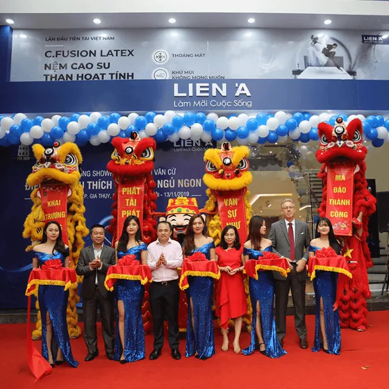LIÊN Á TƯNG BỪNG KHAI TRƯƠNG SHOWROOM THỨ 15