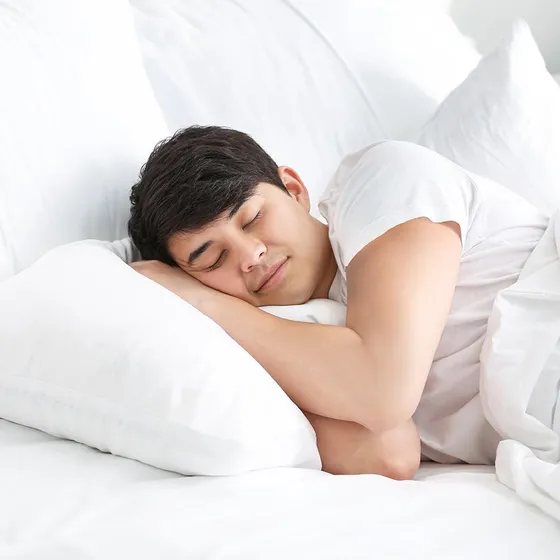 Đắp chăn khi ngủ và lợi ích bất ngờ, bạn có biết?