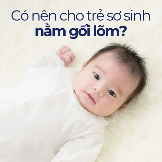 Trẻ sơ sinh nằm gối lõm được không? Cách chọn gối cho bé
