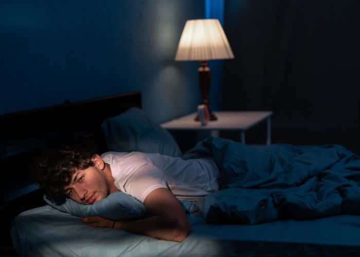 Ngủ mở mắt là mí mắt không khép khi ngủ 