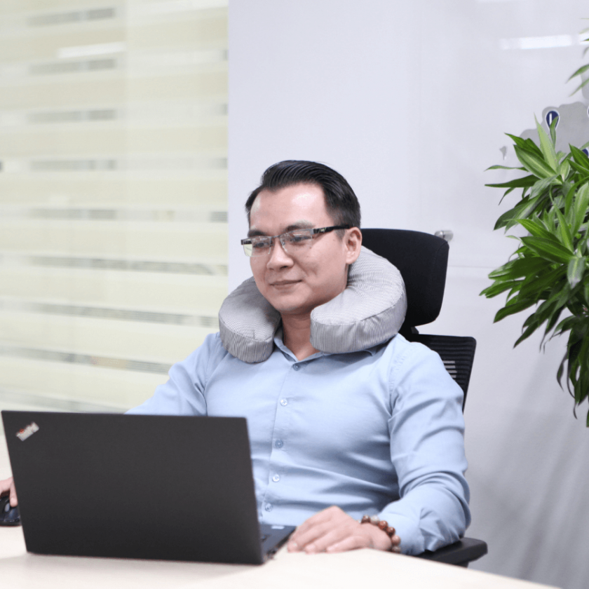 đau mỏi vai gáy ở dân văn phòng
