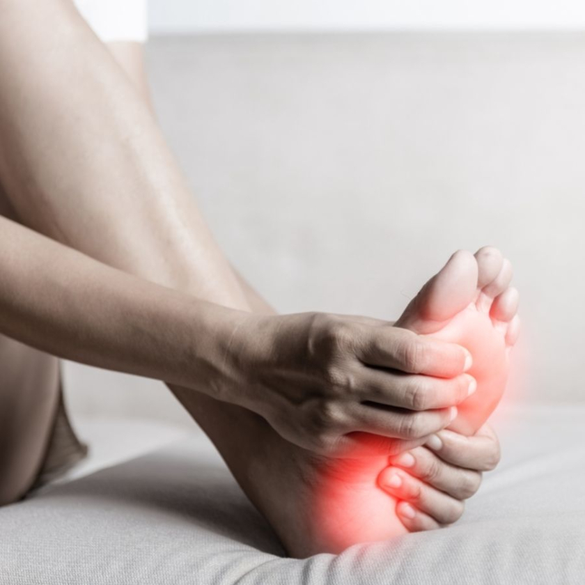 đau gót chân khi ngủ dậy