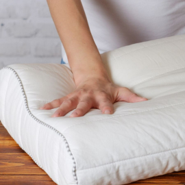 Nên nằm gối mềm hay gối cứng? Cách chọn gói phù hợp  