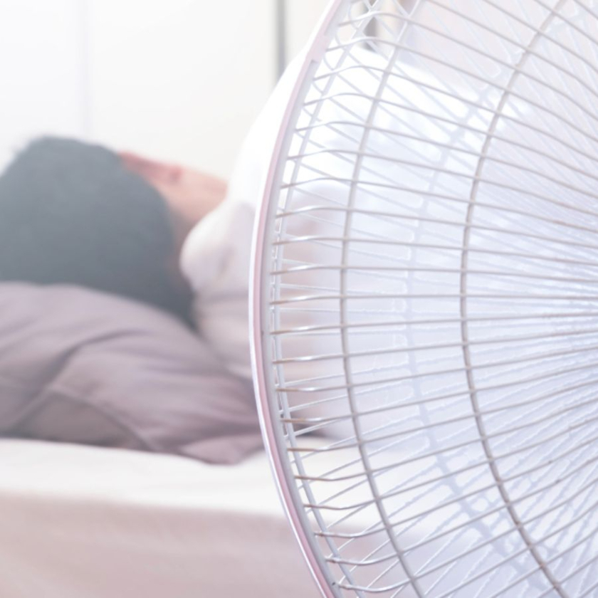 nằm nệm foam bị nóng lưng