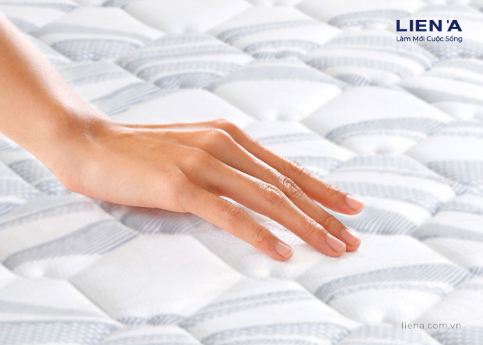 bề mặt nệm lò xo liên kết êm ái