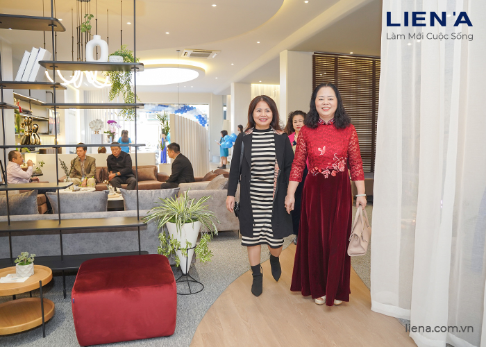 khai trương showroom cát linh