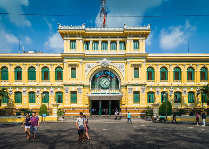 lễ 30/4 đi bưu điện thành phố