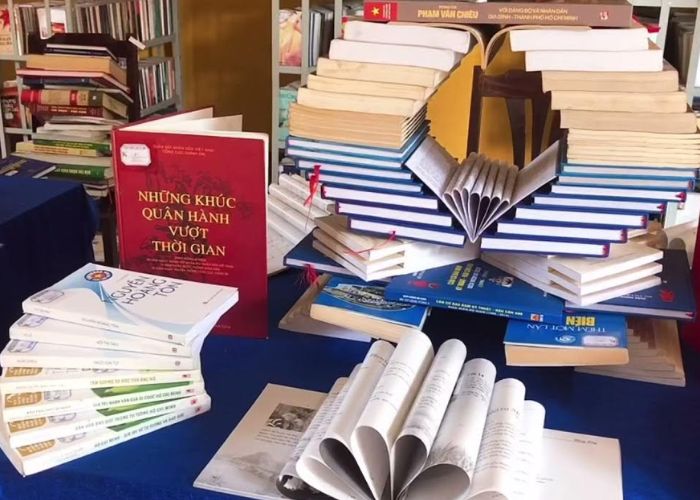 cách xếp sách theo chồng