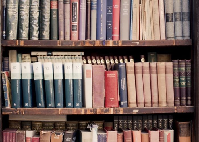 cách xếp sách đẹp đơn giản