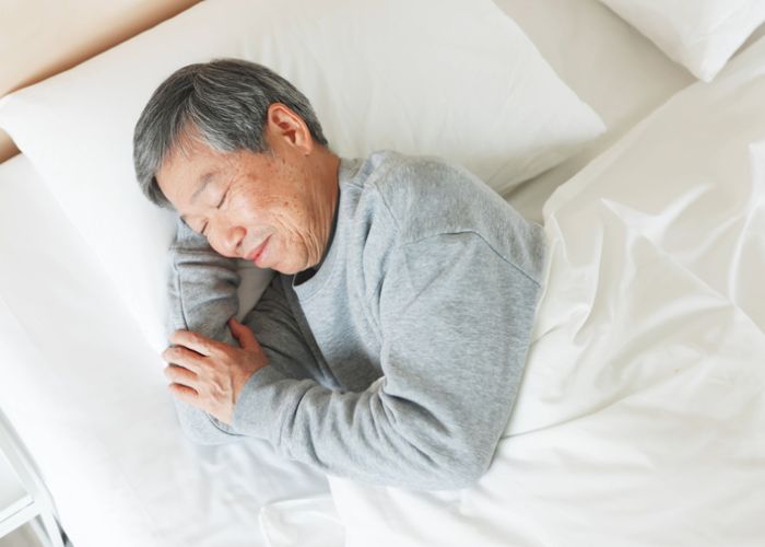 chọn nệm đàn hồi tốt cho người già