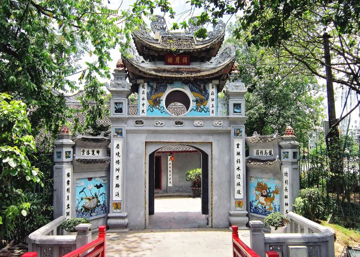 lễ 30/4 đi đền ngọc sơn