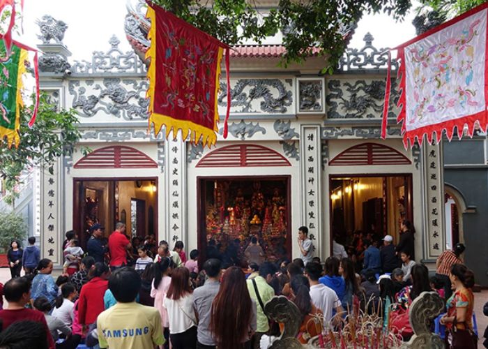 đi chơi tết hà nội ở phủ tây hồ