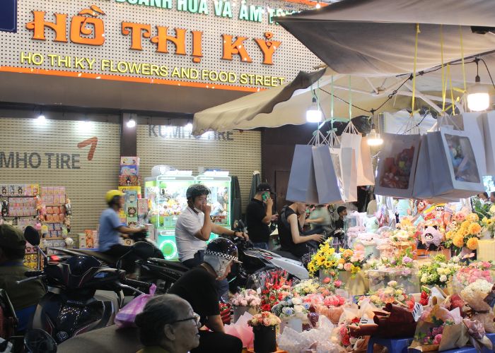 đi chơi tết tphcm ở chợ hồ thị kỷ