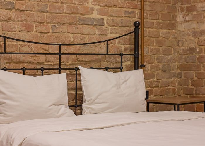 giường sắt dùng nệm cao su