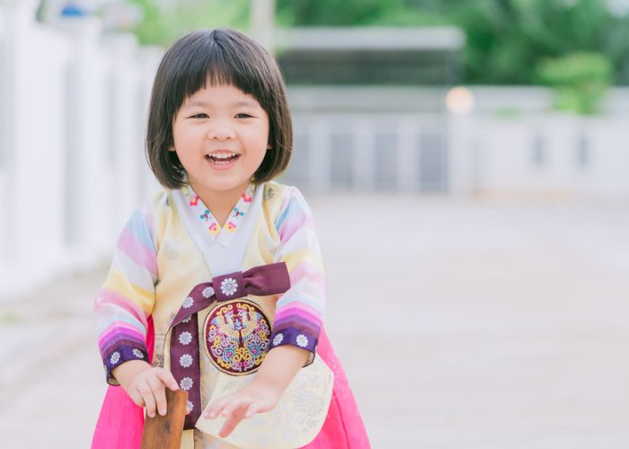 cắt tóc cho bé gái