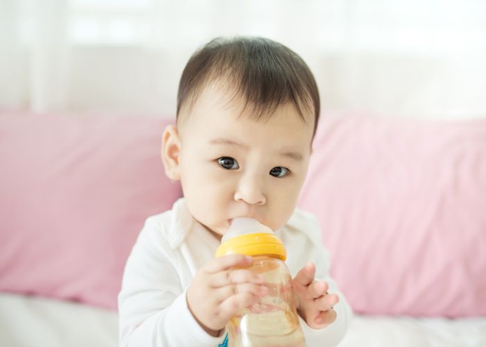 kinh nghiệm đổi sữa cho trẻ sơ sinh