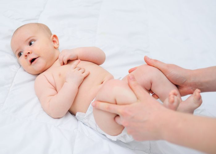 cách mát xa cho trẻ sơ sinh