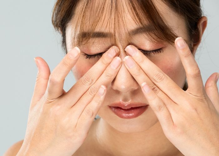 mắt sưng là bị gì