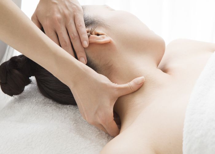 massage vùng cổ