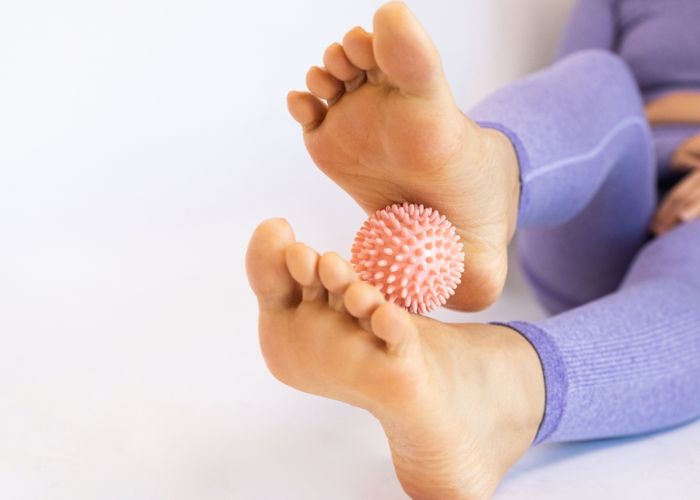 mát xa chữa đau gót chân