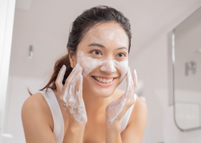 mát xa mặt hấp thụ dưỡng chất