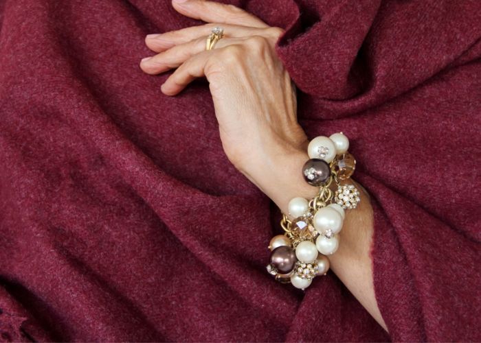 bảng màu đỏ đô