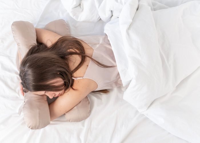 nằm sấp chữa gù lưng