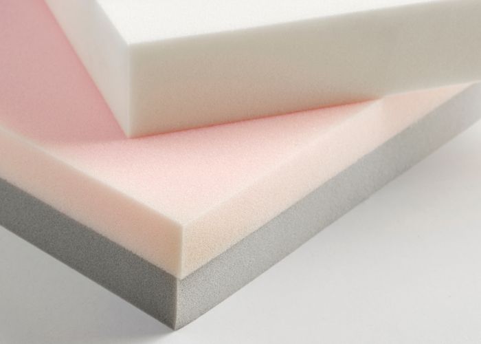 ngủ nệm foam bị nóng lưng