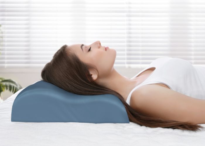 nên ngủ gối cao su contour
