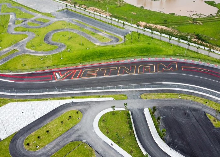 ngắm pháo hoa ở khuôn viên đường đua f1