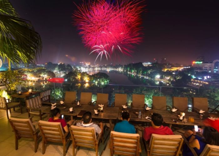 ngắm pháo hoa ở quán cafe hà nội