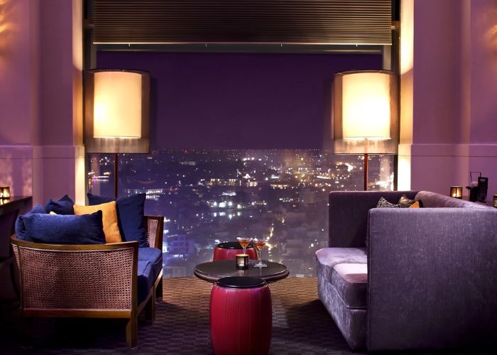 ngắm pháo hoa ở summit lounge