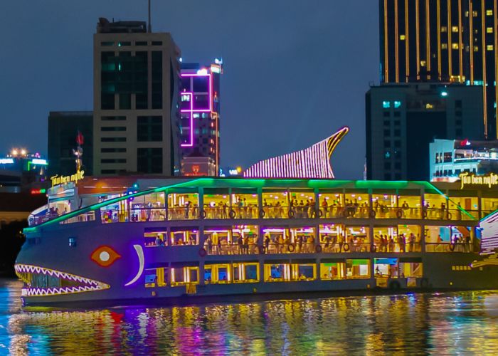 ngắm pháo hoa ở tàu bến nghé