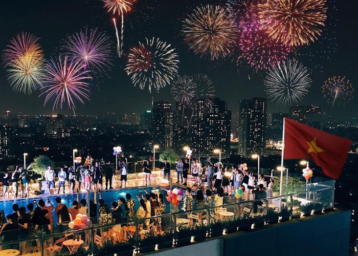 ngắm pháo hoa ở tòa nhà cao tầng