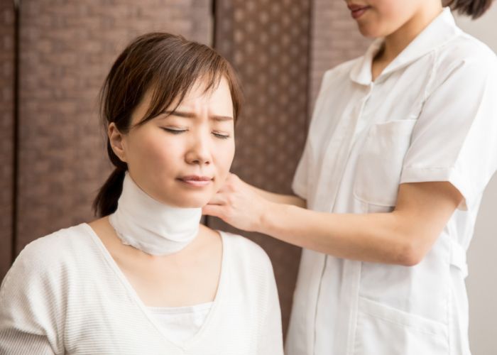 đau cổ khi ngủ dậy