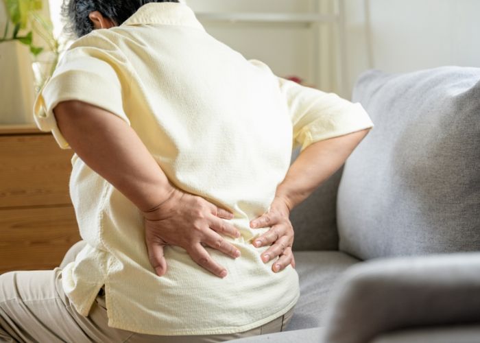 ngủ dậy bị đau cổ bên phải