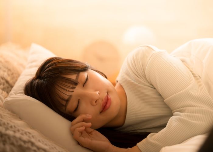 mắt sưng khi ngủ dậy