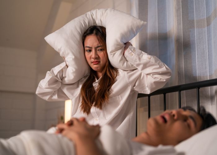 ngủ không nằm gối có tốt không