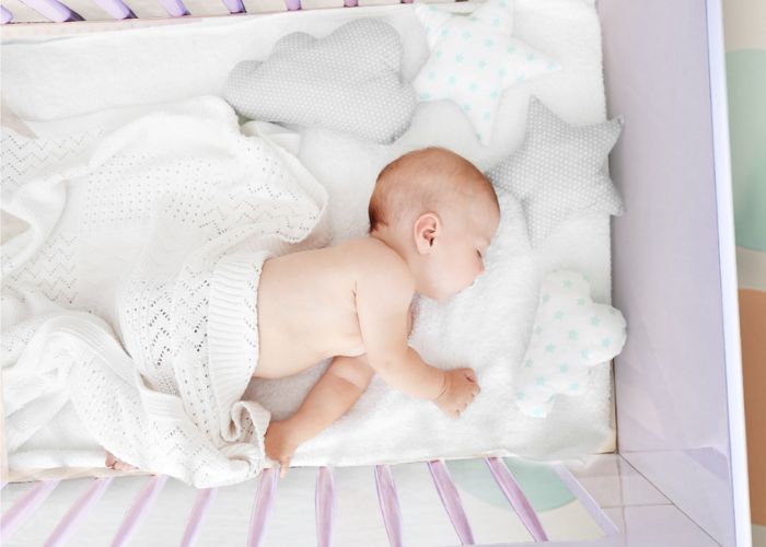 nôi giường cho bé đổ mồ hôi đầu