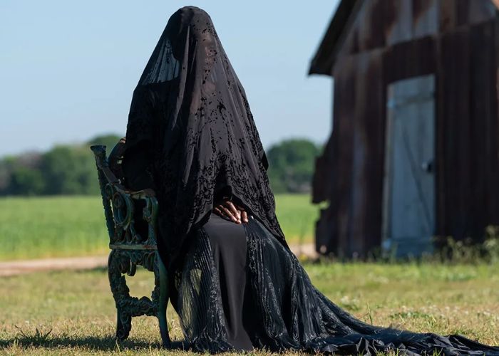 phim halloween the woman in the yard