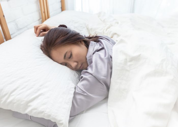 trẹo cổ nên làm gì