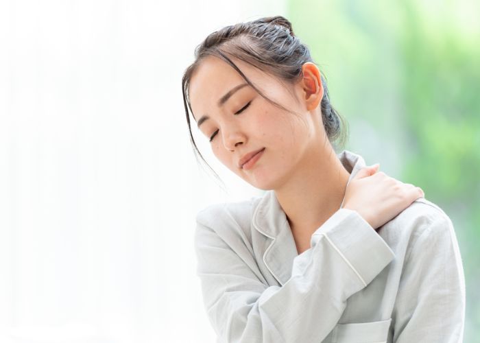 trẹo cổ vận động nhẹ nhàng