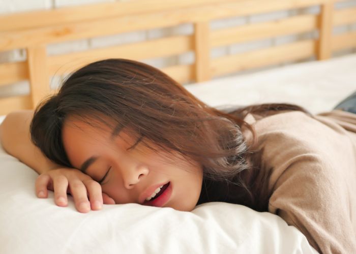 tư thế ngủ cho người mắc chứng ngưng thở