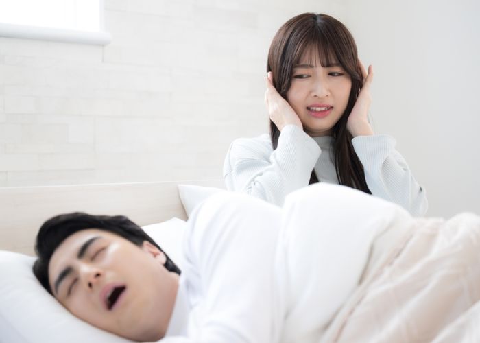tư thế ngủ cho người ngủ ngáy