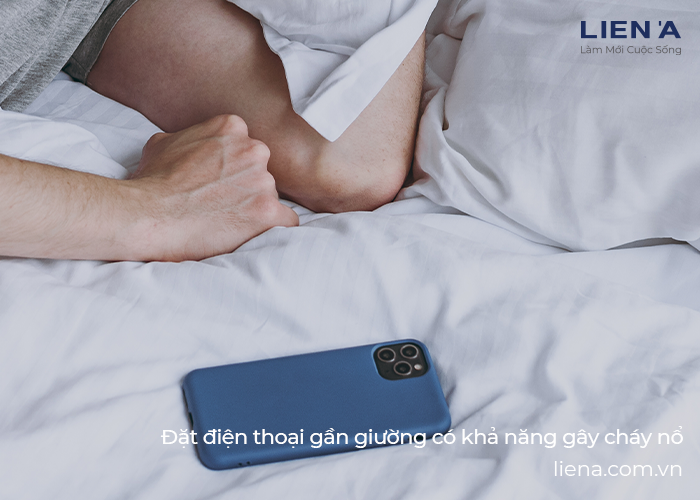 tại sao không nên để điện thoại gần giường 