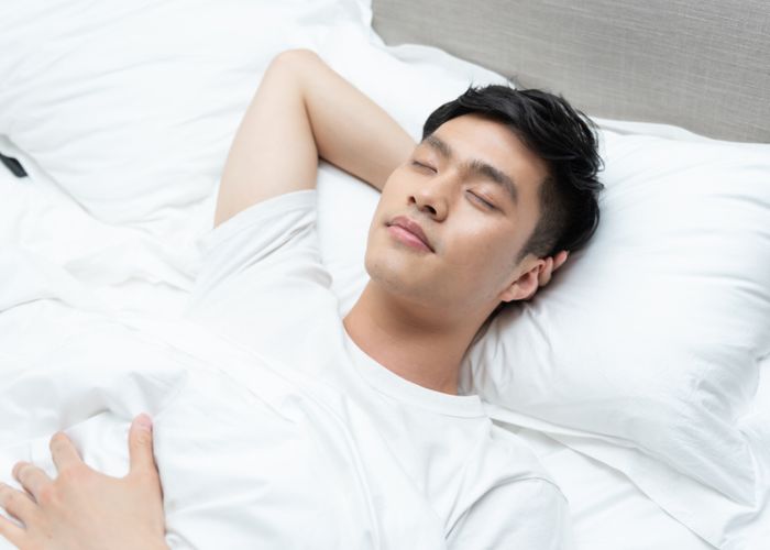 ngủ nằm sấp nói lên điều gì