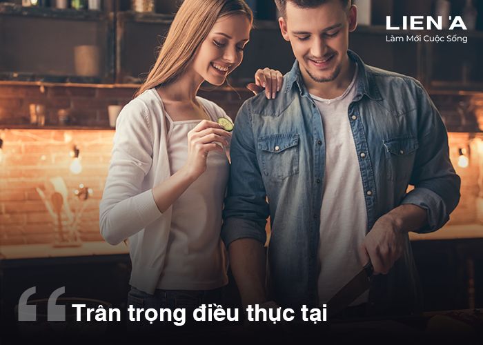 vợ chồng trẻ hạnh phúc