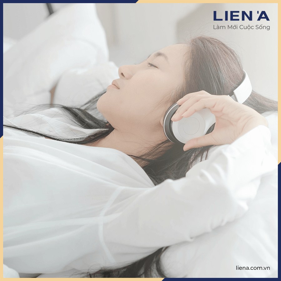 mang tai nghe khi ngủ