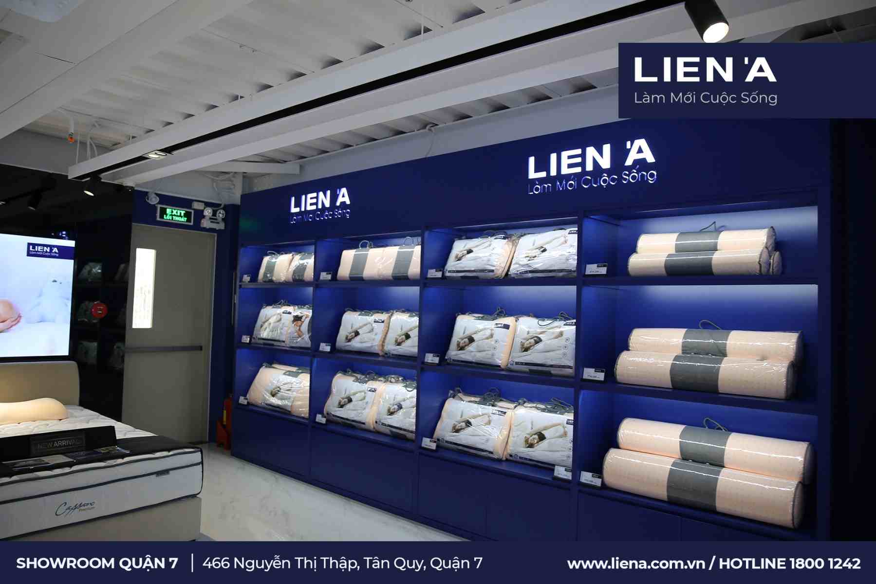 trưng bày drap trong showroom liên á